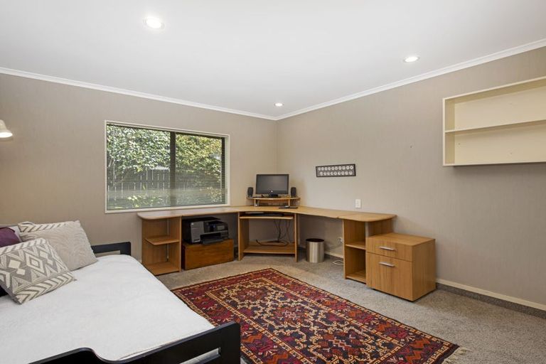 Photo of property in 12 Papawai Grove, Waikanae, 5036