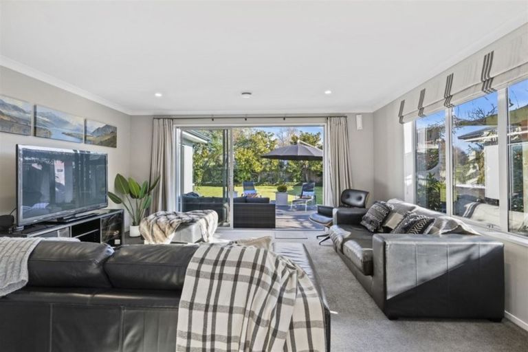 Photo of property in 225 Memorial Avenue, Burnside, Christchurch, 8053