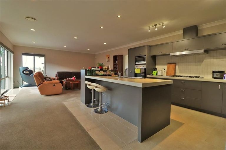 Photo of property in 36 Stranraer Crescent, Wattle Downs, Auckland, 2103