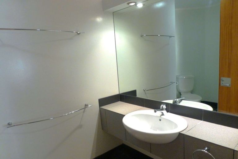 Photo of property in Pirie Street Townhouses, 28/35 Pirie Street, Mount Victoria, Wellington, 6011