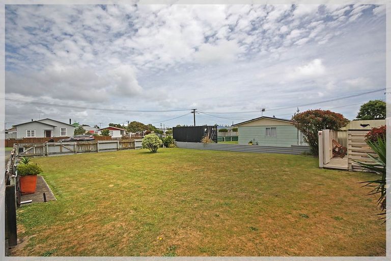 Photo of property in 47 Edinburgh Terrace, Foxton Beach, Foxton, 4815