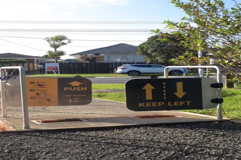 Photo of property in 1/263 Glenfield Road, Hillcrest, Auckland, 0627