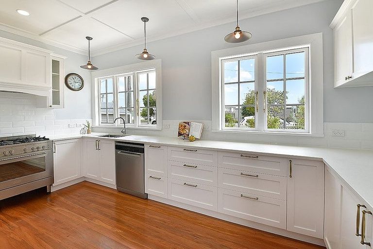 Photo of property in 72 Garfield Road, Helensville, 0800