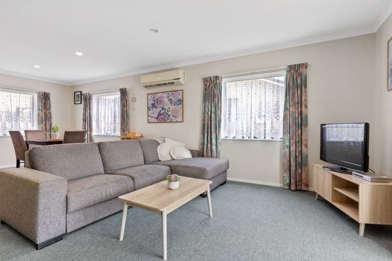 Photo of property in 3a Simons Street, Moturoa, New Plymouth, 4310