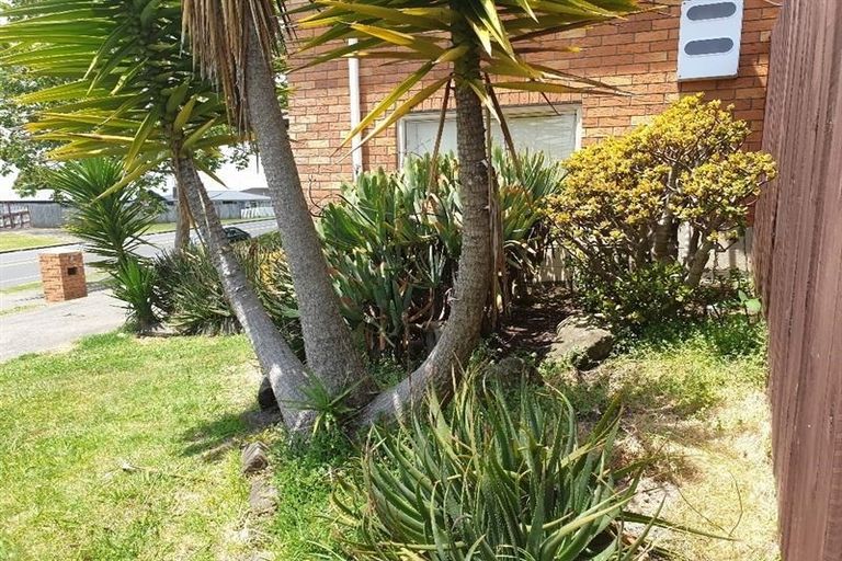Photo of property in 237 Triangle Road, Massey, Auckland, 0614