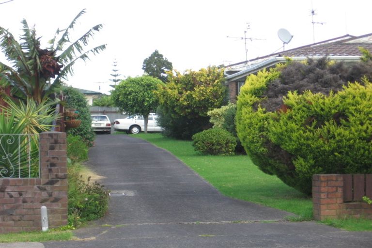 Photo of property in 3/101 Mcleod Road, Te Atatu South, Auckland, 0610