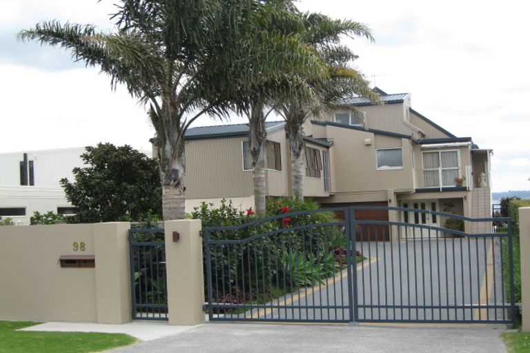 Photo of property in 98 Tindalls Bay Road, Tindalls Beach, Whangaparaoa, 0930