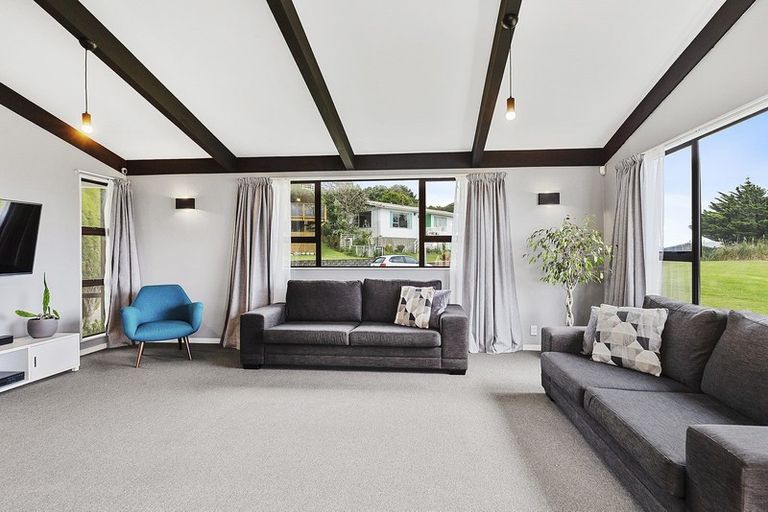 Photo of property in 4 Crown Hill, Titahi Bay, Porirua, 5022