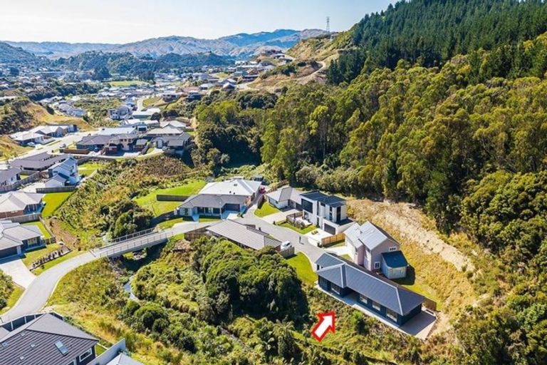Photo of property in 7 Hull Place, Whitby, Porirua, 5024