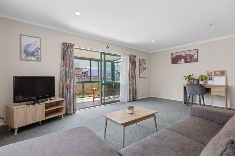 Photo of property in 3a Simons Street, Moturoa, New Plymouth, 4310