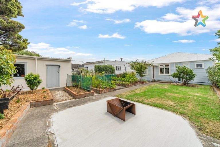 Photo of property in 9 East Street, Petone, Lower Hutt, 5012