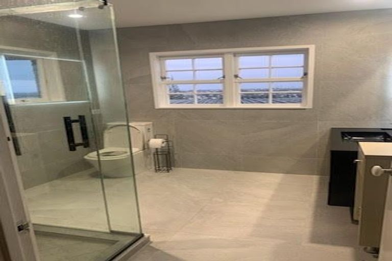 Photo of property in 5 Colin Wild Place, Glenfield, Auckland, 0629