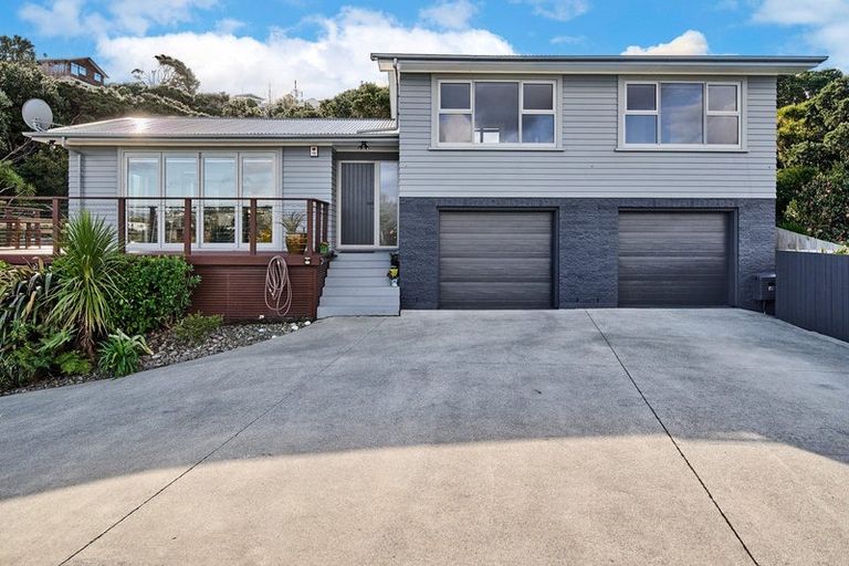 Photo of property in 92 Mana View Road, Paremata, Porirua, 5026
