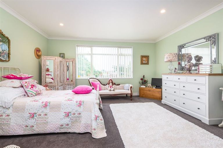 Photo of property in 10 Meeking Place, Aidanfield, Christchurch, 8025