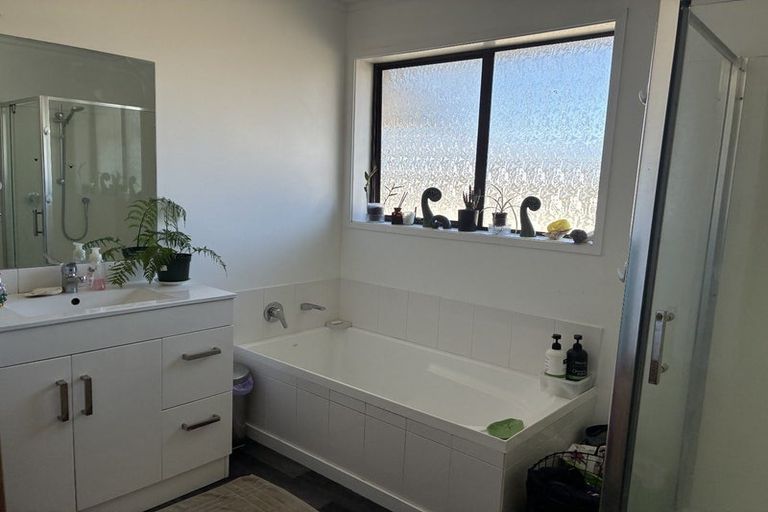 Photo of property in 14 Butterworth Drive, Glendene, Auckland, 0602