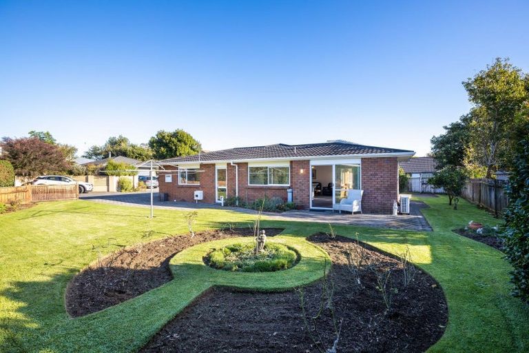 Photo of property in 3a Kinross Drive, Merrilands, New Plymouth, 4312