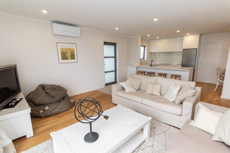 Photo of property in 123 Marine Parade, Seatoun, Wellington, 6022