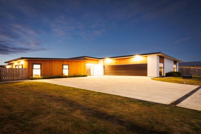 Photo of property in 61 Freedom Drive, Kelvin Grove, Palmerston North, 4414