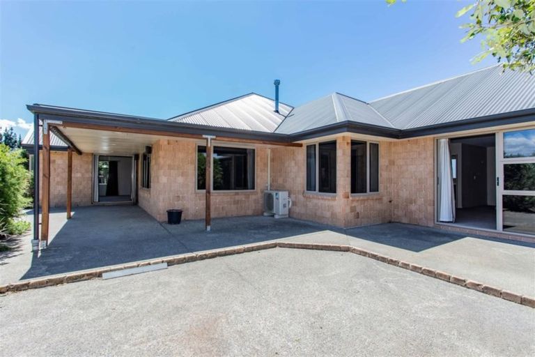 Photo of property in 22 Teviotview Place, Amberley, 7410