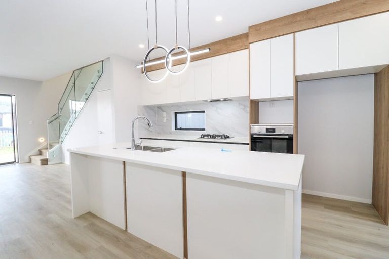 Photo of property in 21 Farranfore Road, Opaheke, Papakura, 2113