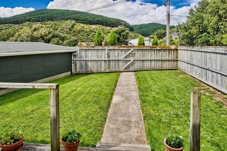 Photo of property in 57a Ranui Terrace, Tawa, Wellington, 5028