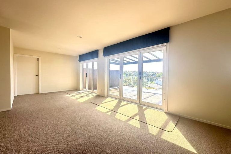 Photo of property in 19 Newhaven Terrace, Mairangi Bay, Auckland, 0630