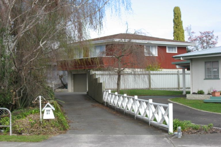 Photo of property in 21 Saint Hill Lane, Havelock North, 4130