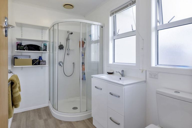 Photo of property in 46 Kaitawa Crescent, Paraparaumu, 5032