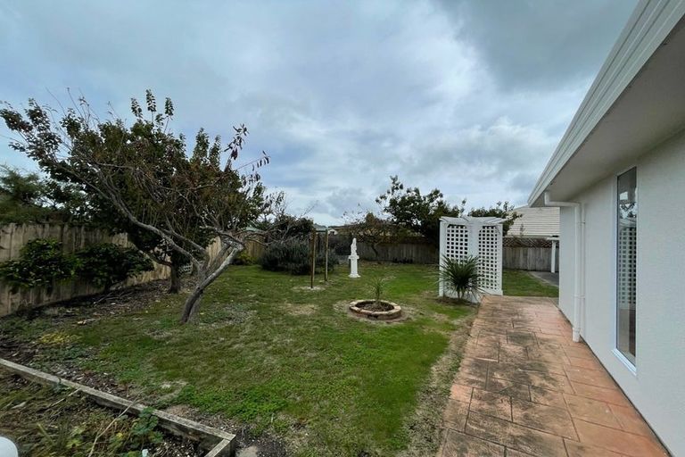 Photo of property in 22 Bearing West Court, Paraparaumu, 5032