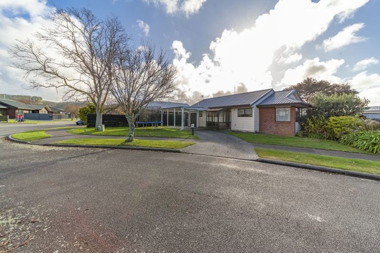 Photo of property in 42 Whiting Crescent, Greenmeadows, Napier, 4112