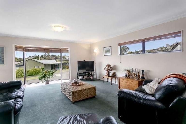 Photo of property in 4 Shera Street, Acacia Bay, Taupo, 3330