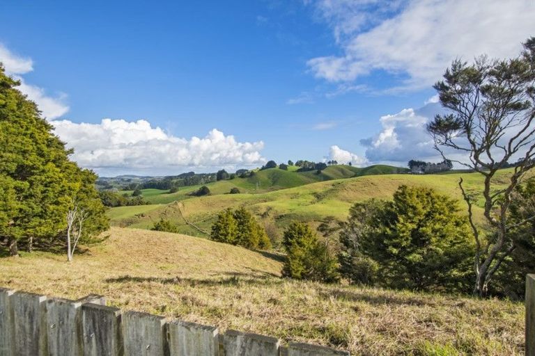 Photo of property in 429 Waikiekie Road North, Waiotira, 0193