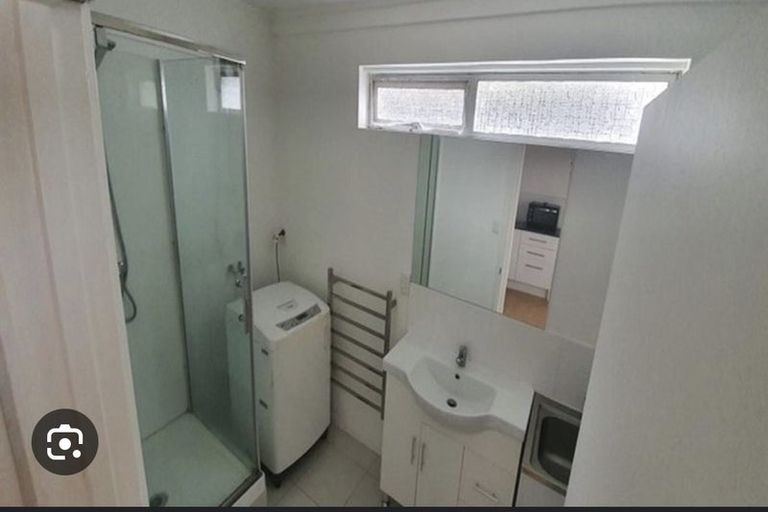 Photo of property in 16 Colin Wild Place, Glenfield, Auckland, 0629