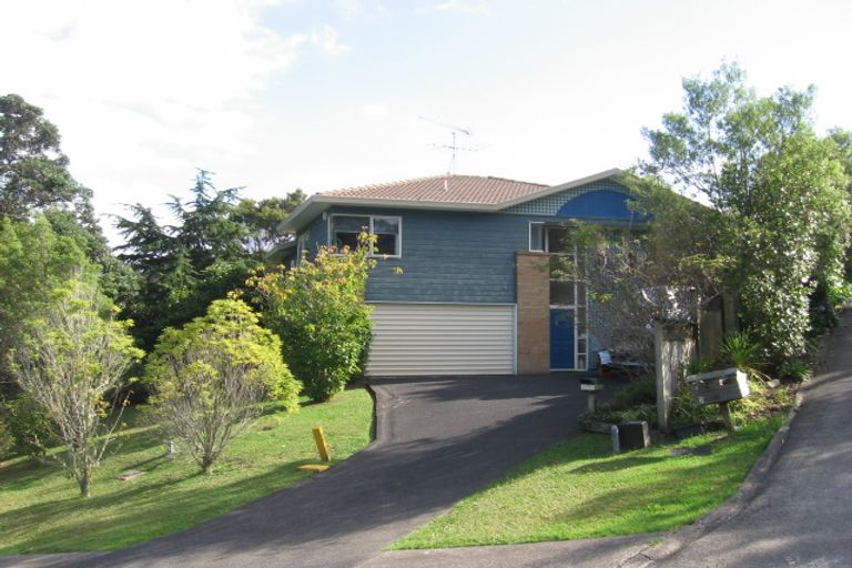 Photo of property in 2/41 Radiata Lane, Chatswood, Auckland, 0626