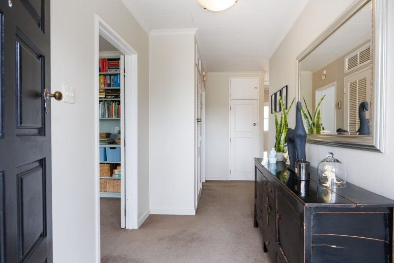Photo of property in 4 Chilton Grove, Hokowhitu, Palmerston North, 4410