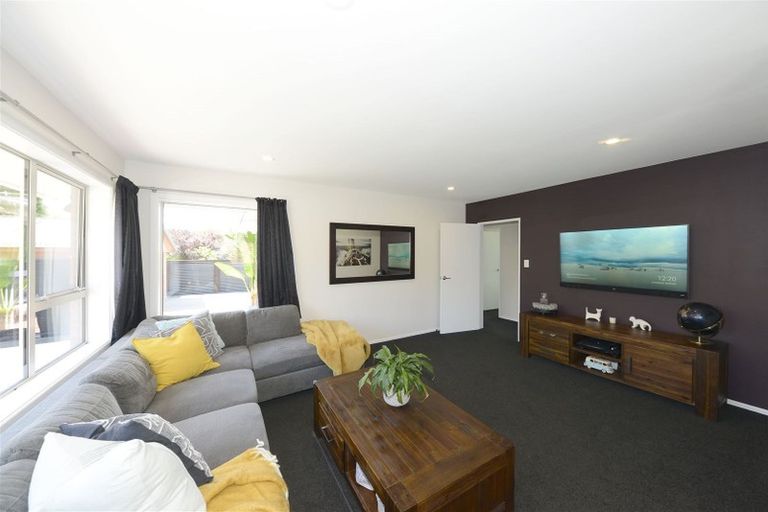 Photo of property in 6 Elwyn Place, Avonhead, Christchurch, 8042