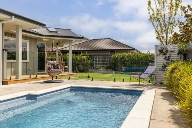 Photo of property in 19 Grooby Place, Havelock North, 4130