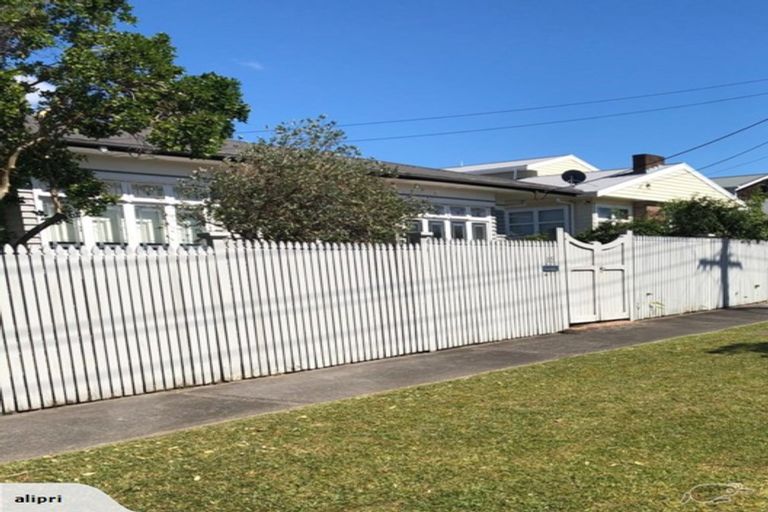 Photo of property in 1/15 Hemi Street, Narrow Neck, Auckland, 0622