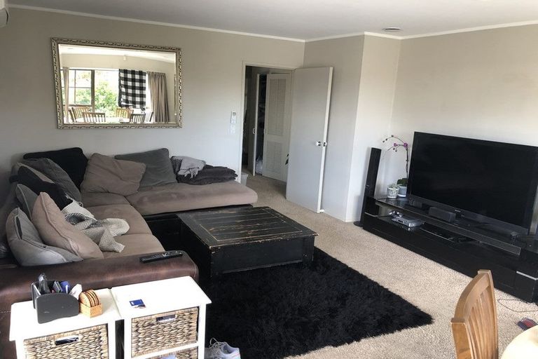 Photo of property in 2/4 Penning Road, Castor Bay, Auckland, 0620