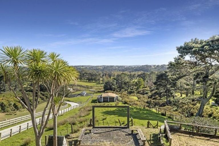 Photo of property in 390 Paremoremo Road, Paremoremo, Auckland, 0632