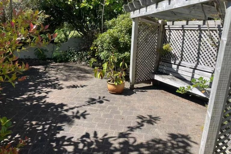 Photo of property in 15 Taroka Close, Pinehill, Auckland, 0632