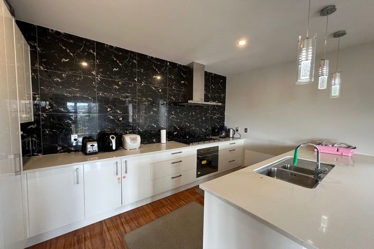 Photo of property in 27 Mantra Road, Massey, Auckland, 0614
