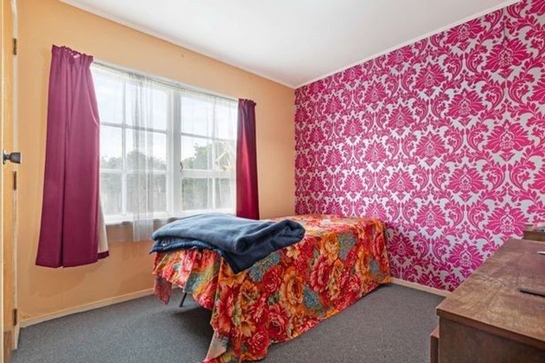 Photo of property in 422 Roscommon Road, Clendon Park, Auckland, 2103