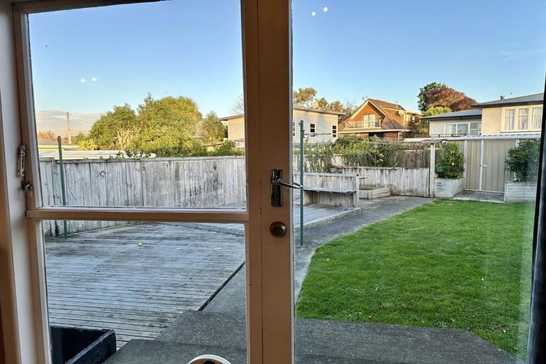 Photo of property in 2 Newcastle Street, Hokowhitu, Palmerston North, 4410