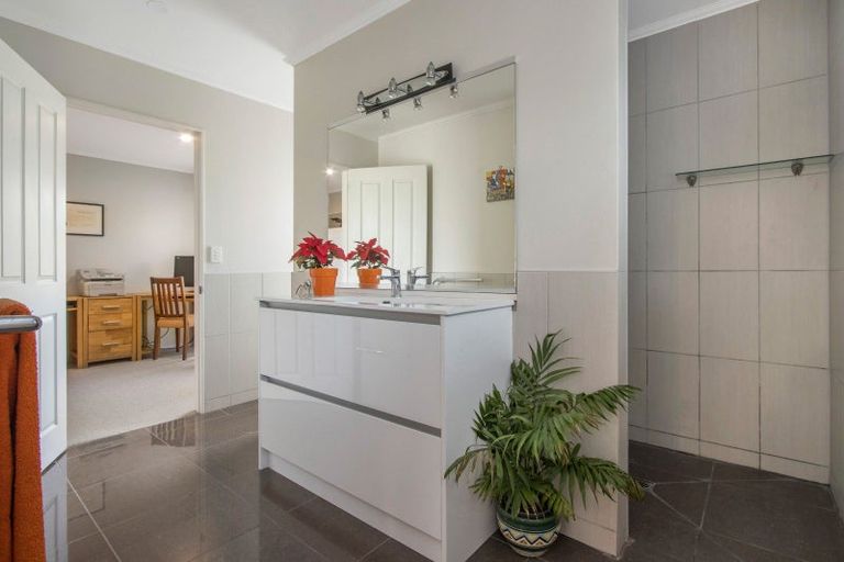 Photo of property in 62 Links View Drive, Omokoroa, 3114