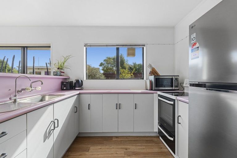 Photo of property in 2/38 Waimea Street, Westown, New Plymouth, 4310