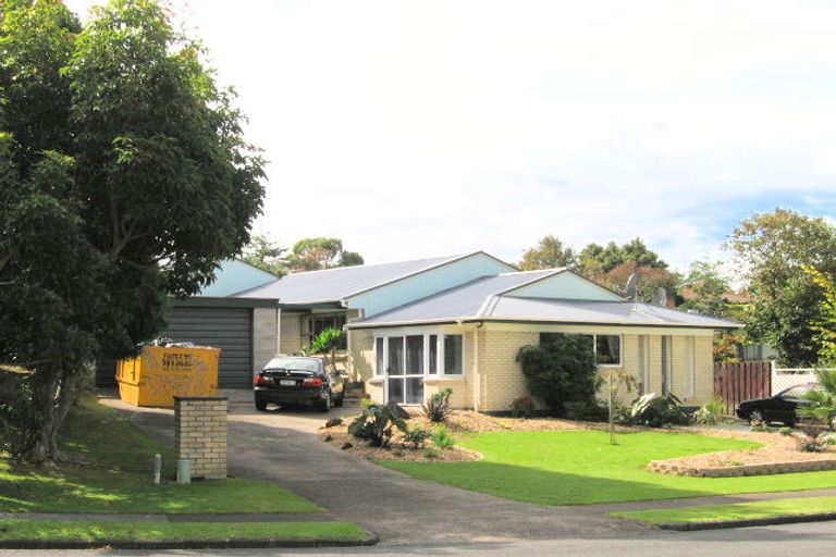 Photo of property in 15 Himalaya Drive, Half Moon Bay, Auckland, 2012