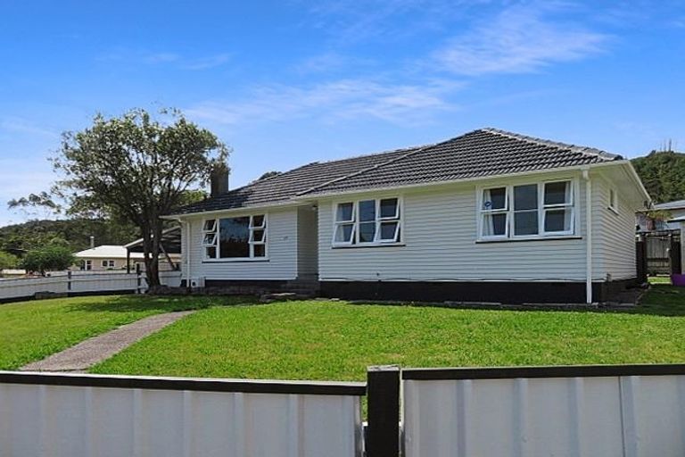 Photo of property in 49 Horoeka Street, Stokes Valley, Lower Hutt, 5019