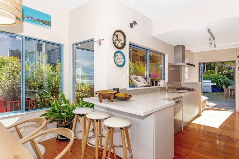 Photo of property in 11 Makorori Beach Road, Makorori, Gisborne, 4073