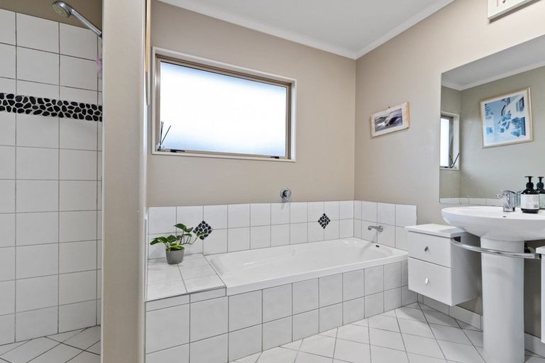 Photo of property in 12 Parkwood Place, Huntington, Hamilton, 3210